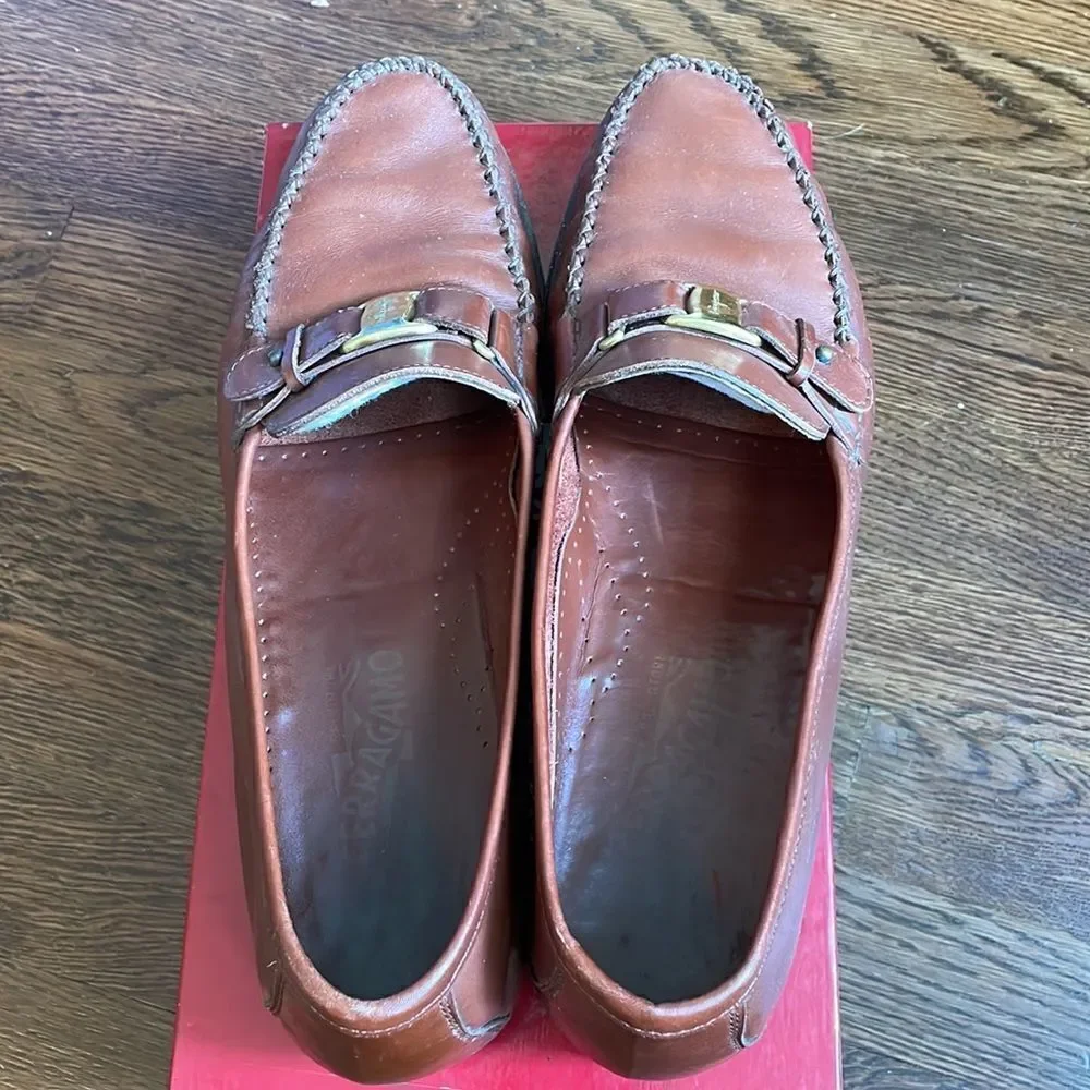 Vtg Salvatore Ferragamo “Varo” mahogany/brown slip on loafers‎ on original box